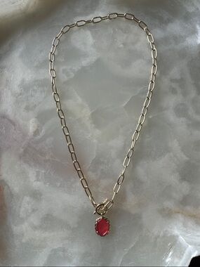 Daphne Convertible Gold Link and Chain Necklace in coral pink mother of pearl
